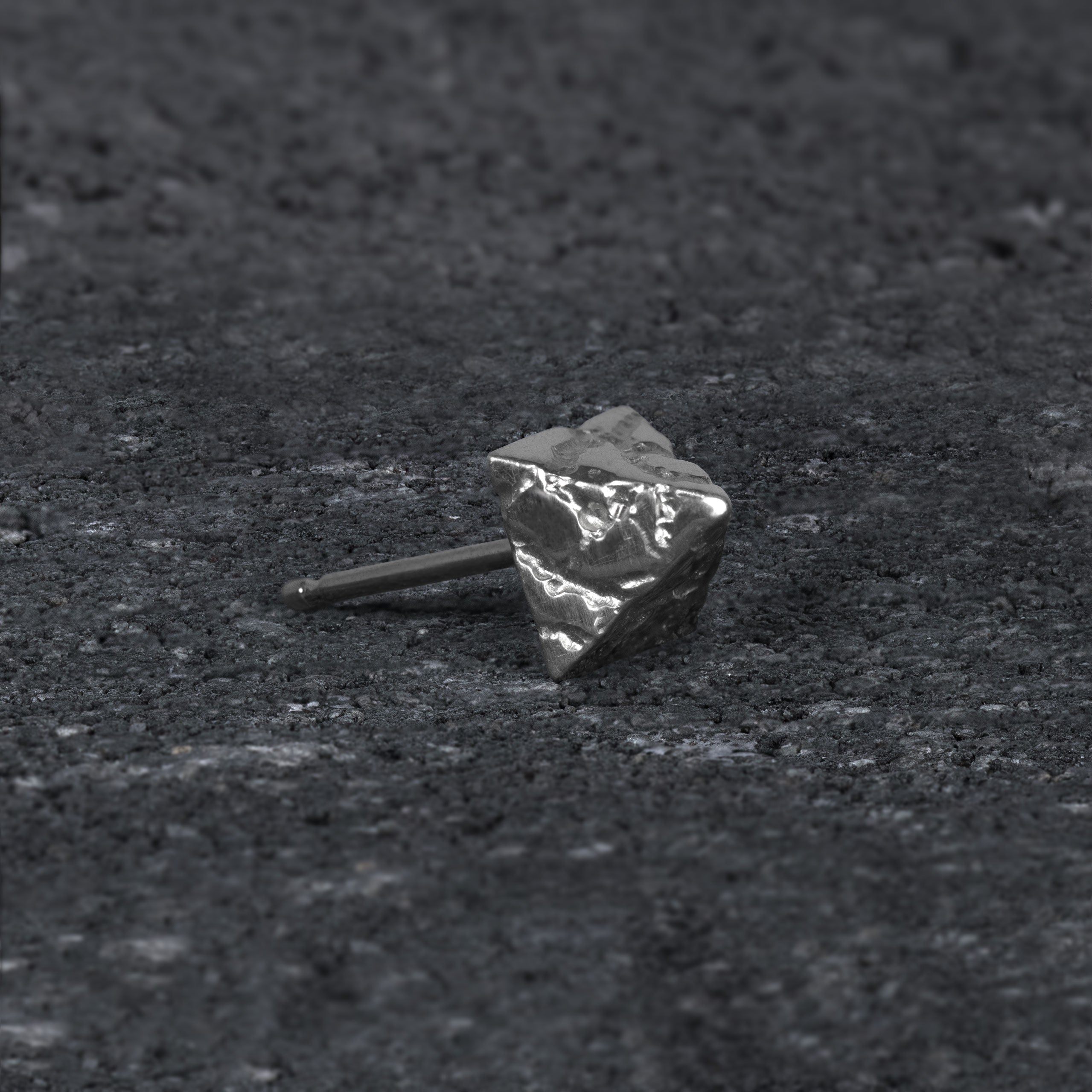 Eroded Apex Stud