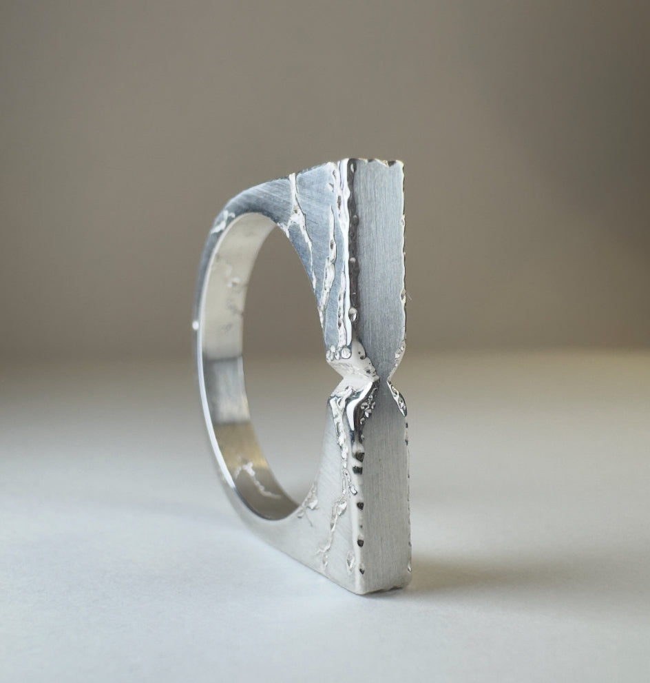 Unknown Divergence Signet Ring