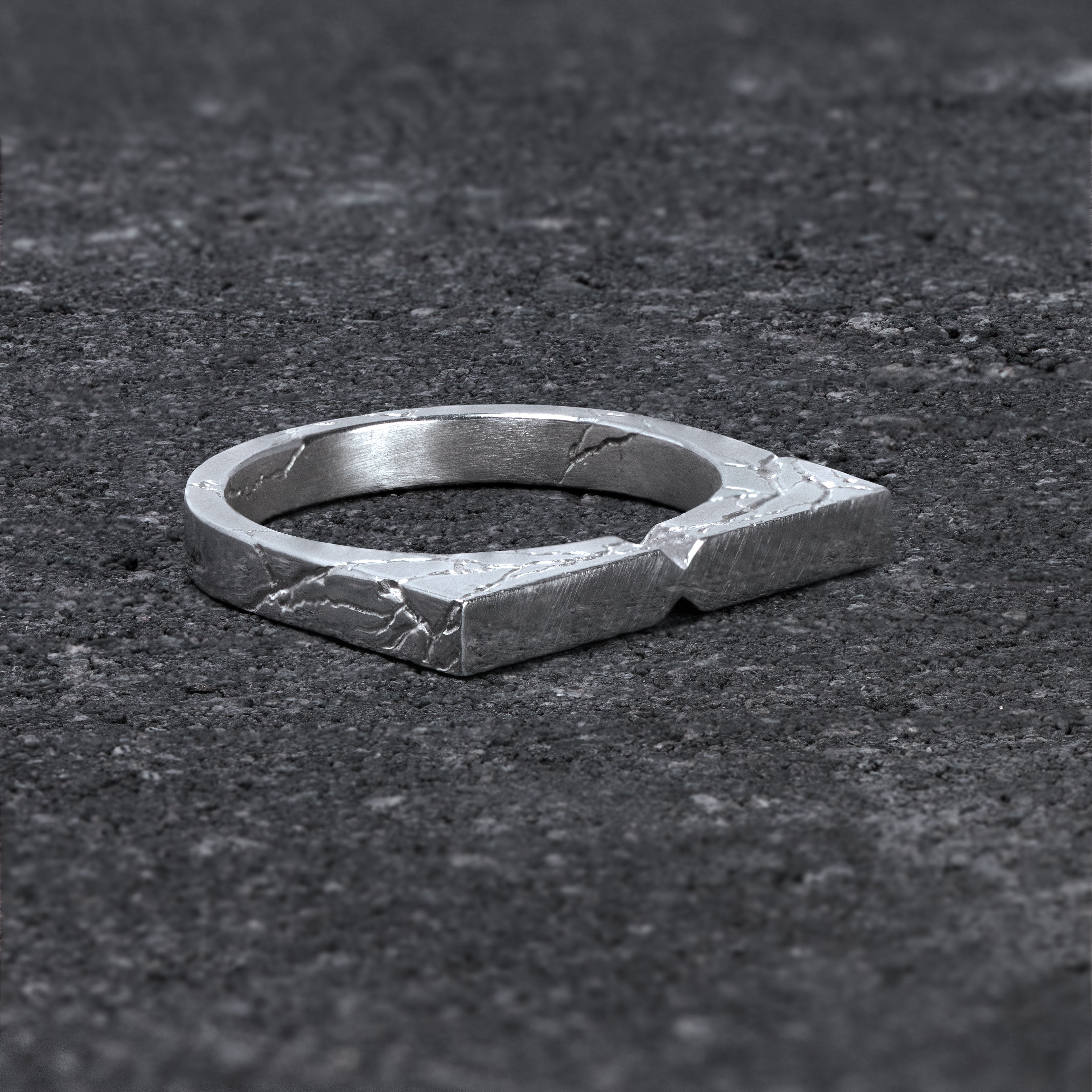 Unknown Divergence Signet Ring