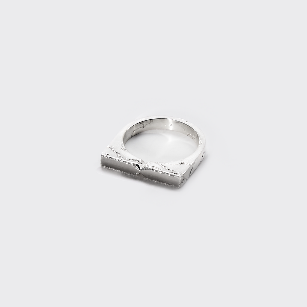Unknown Divergence Signet Ring
