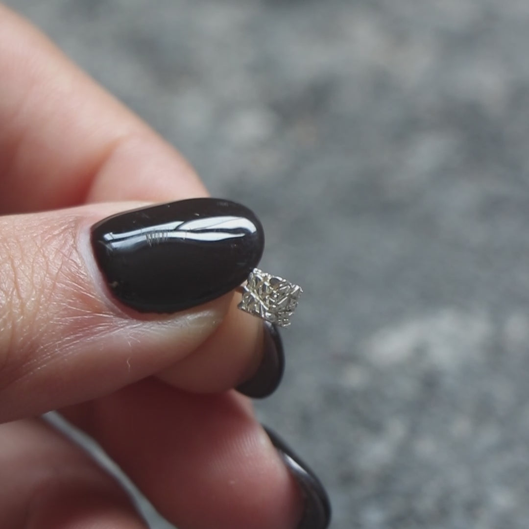 Linear Chaos Cube Stud